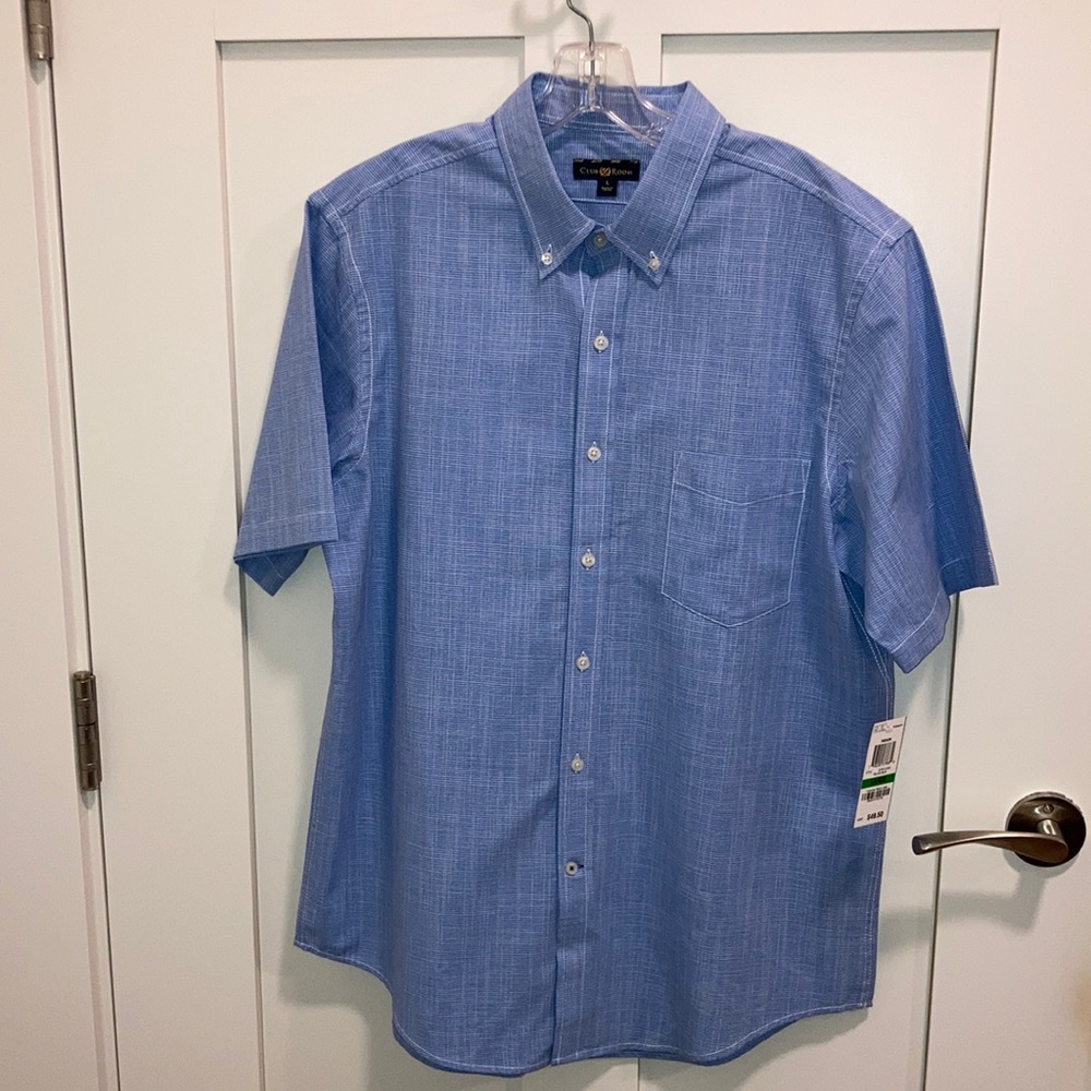 Men’s NWT short sleeve button down shirt.
